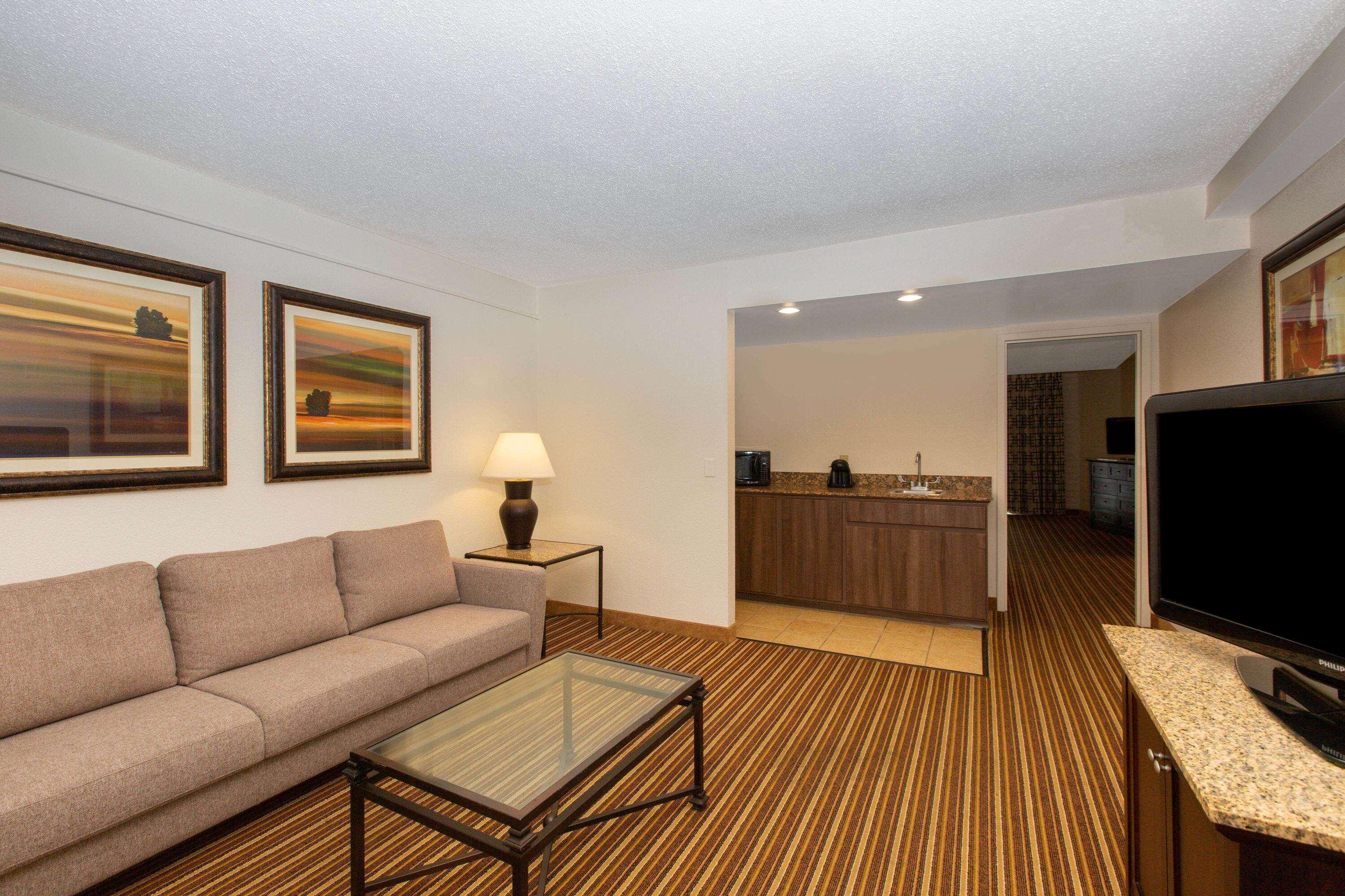 Aksarben Suites Trademark Collection By Wyndham Omaha Exterior photo