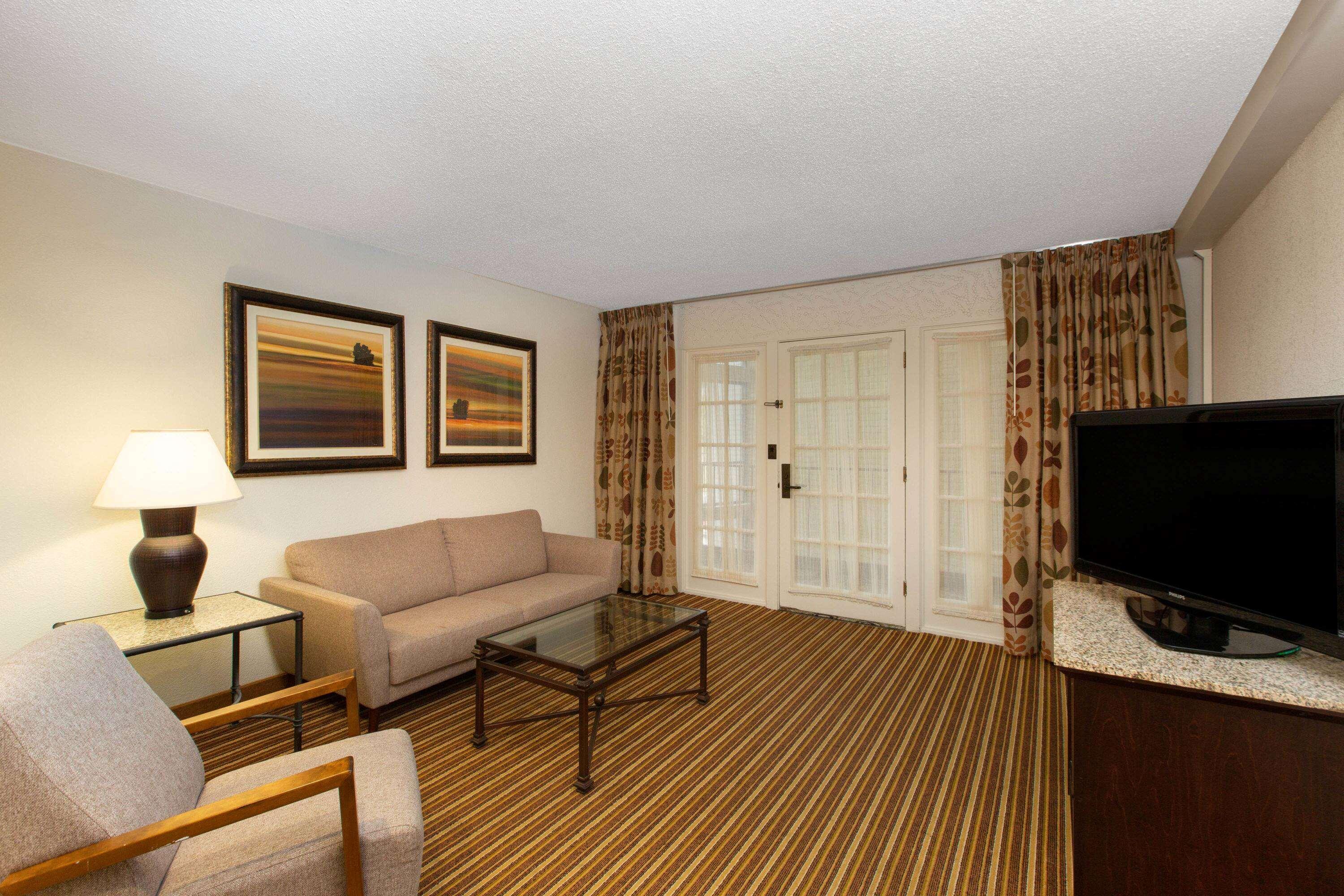 Aksarben Suites Trademark Collection By Wyndham Omaha Exterior photo