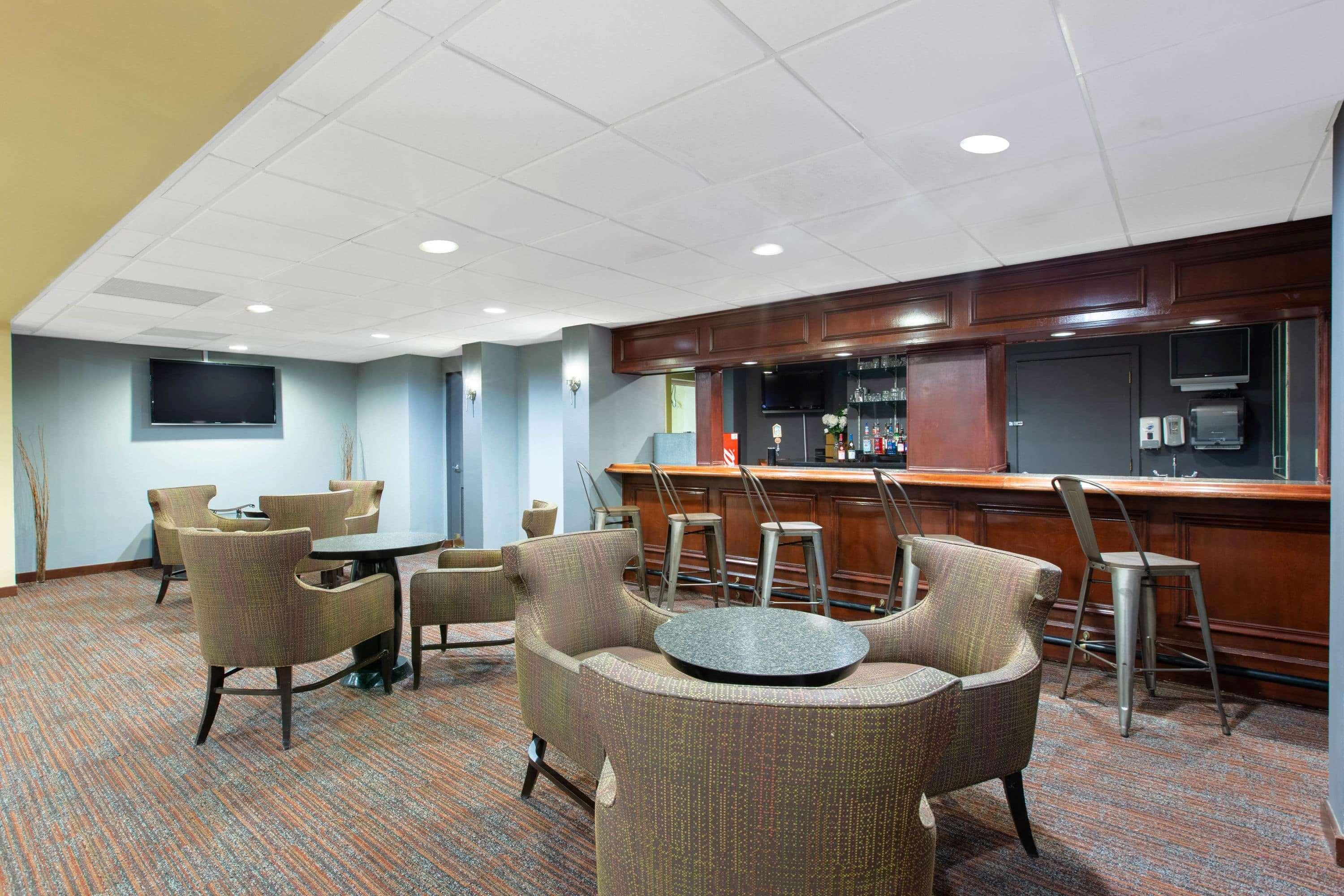 Aksarben Suites Trademark Collection By Wyndham Omaha Exterior photo