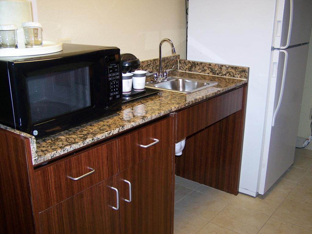 Aksarben Suites Trademark Collection By Wyndham Omaha Room photo