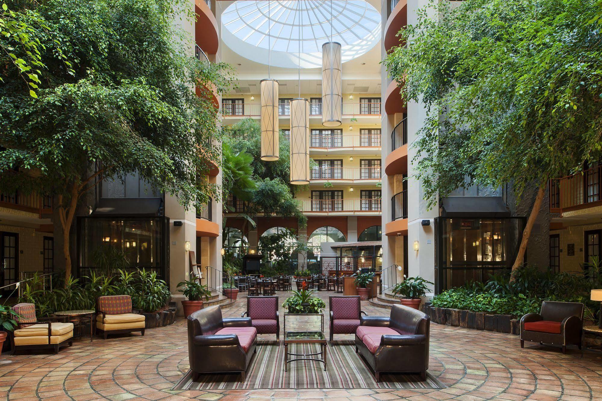 Aksarben Suites Trademark Collection By Wyndham Omaha Exterior photo