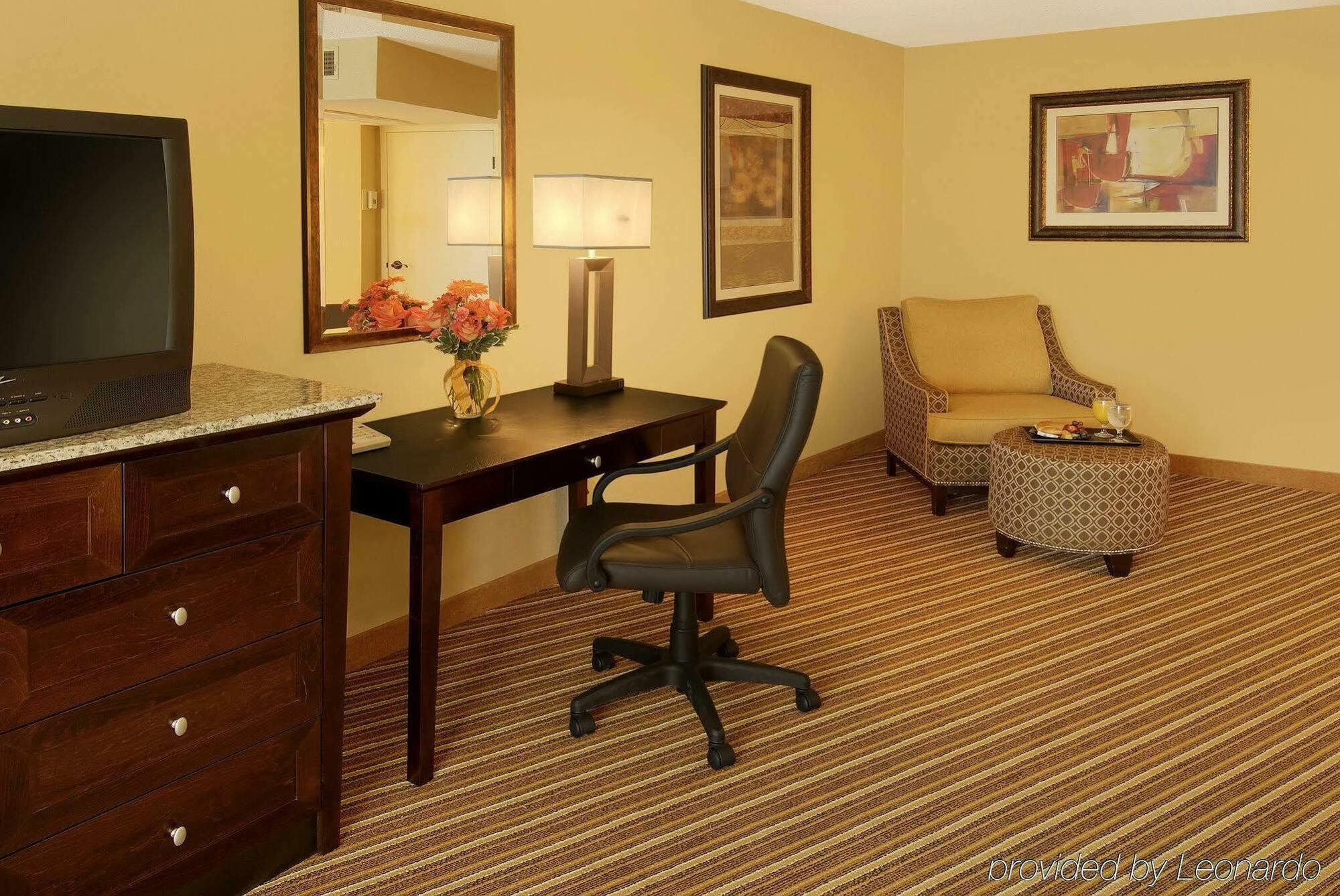 Aksarben Suites Trademark Collection By Wyndham Omaha Room photo
